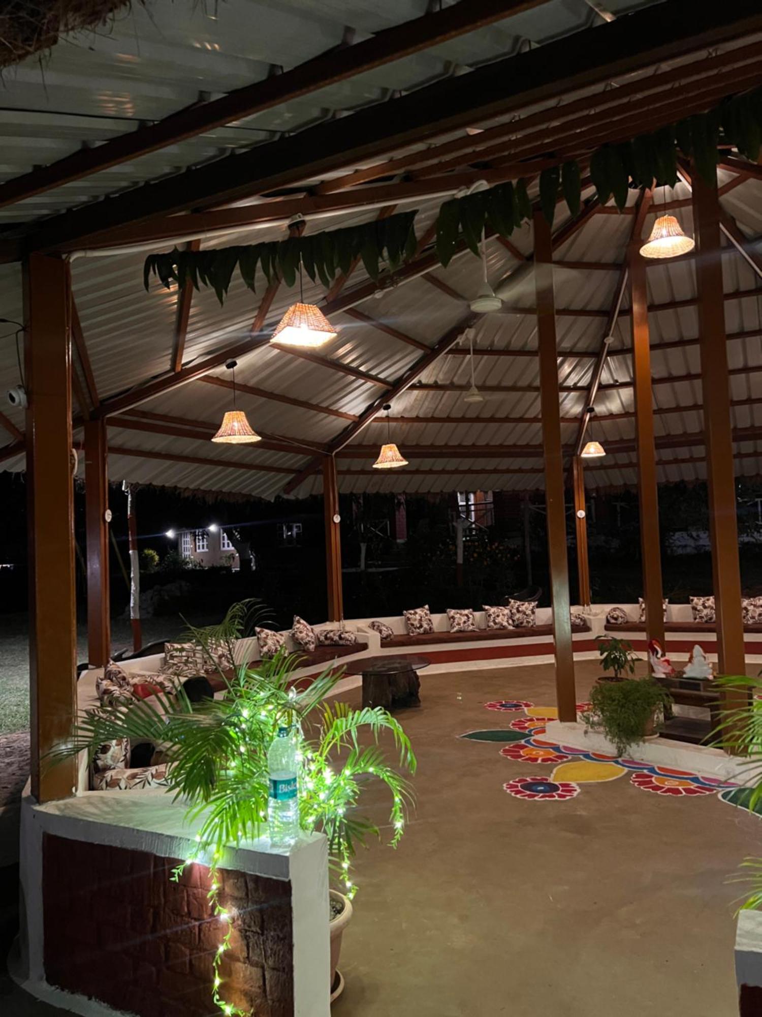 Wow Stayz2 Pachmarhi Foothill Cottages Экстерьер фото